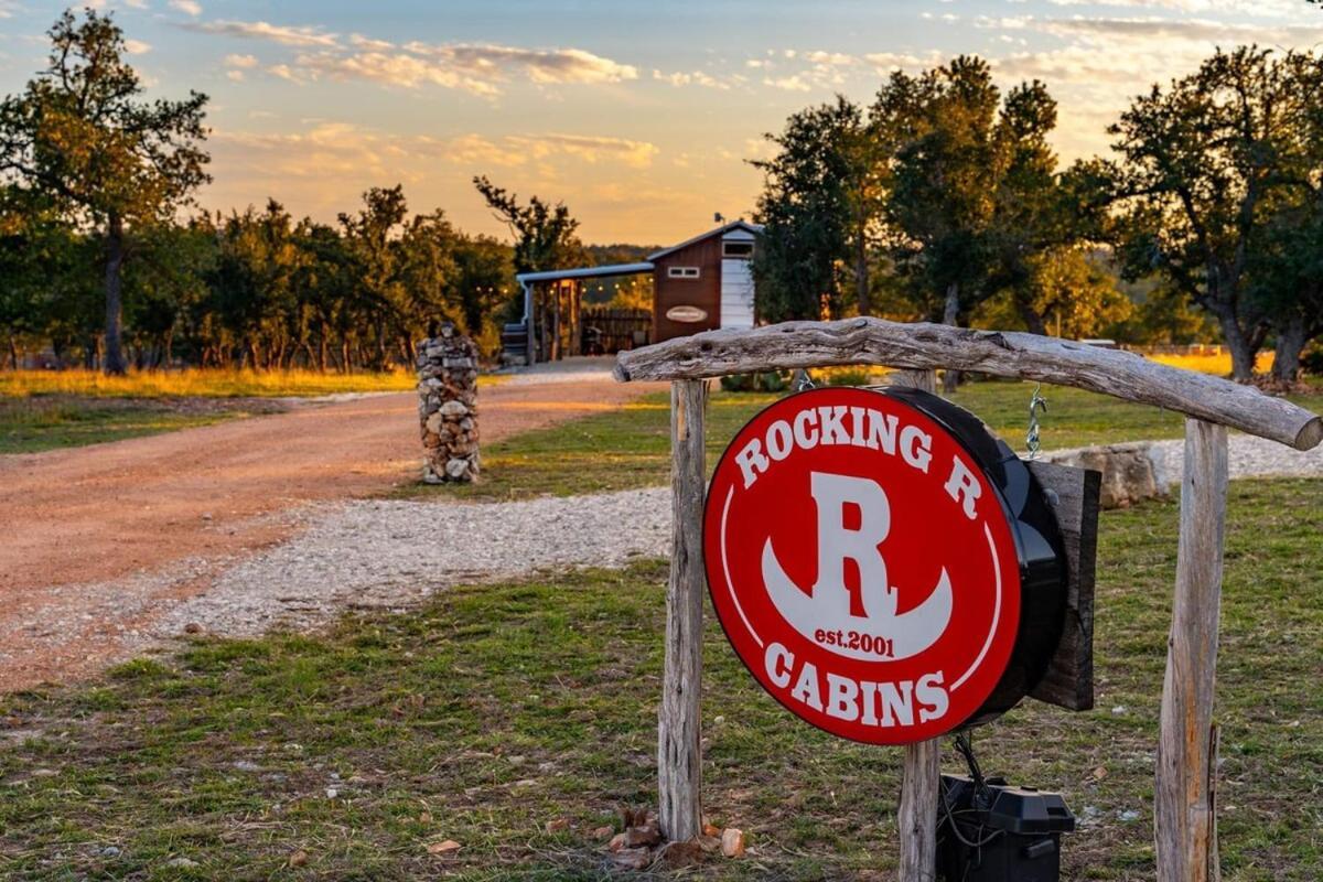 Rockin' R - Morning Star Cabin Фредериксберг Экстерьер фото