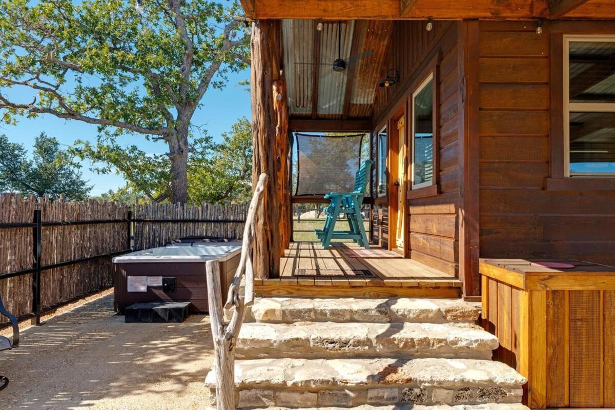 Rockin' R - Morning Star Cabin Фредериксберг Экстерьер фото