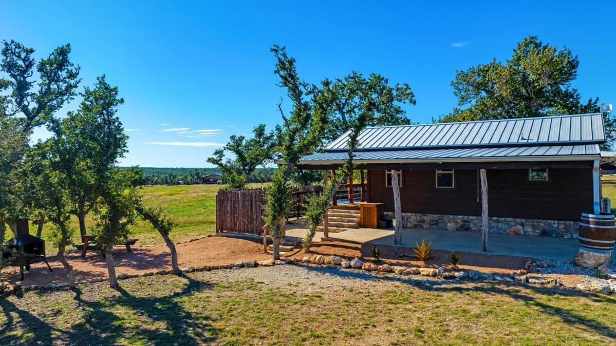 Rockin' R - Morning Star Cabin Фредериксберг Экстерьер фото