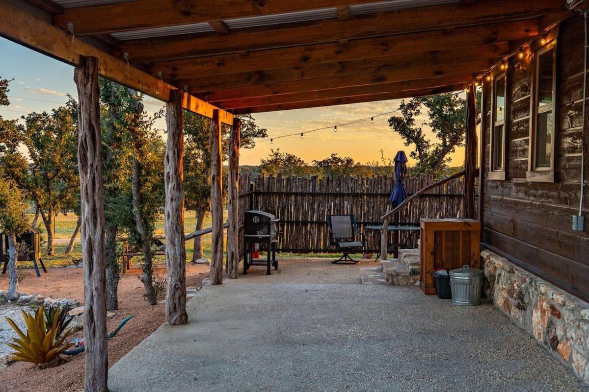 Rockin' R - Morning Star Cabin Фредериксберг Экстерьер фото