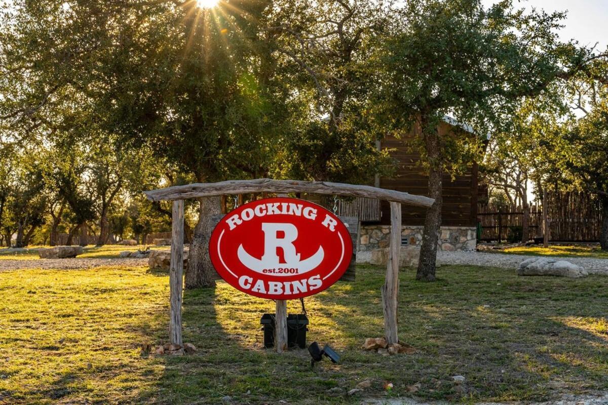 Rockin' R - Morning Star Cabin Фредериксберг Экстерьер фото