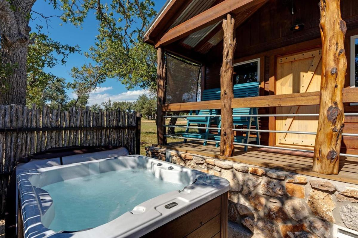 Rockin' R - Morning Star Cabin Фредериксберг Экстерьер фото
