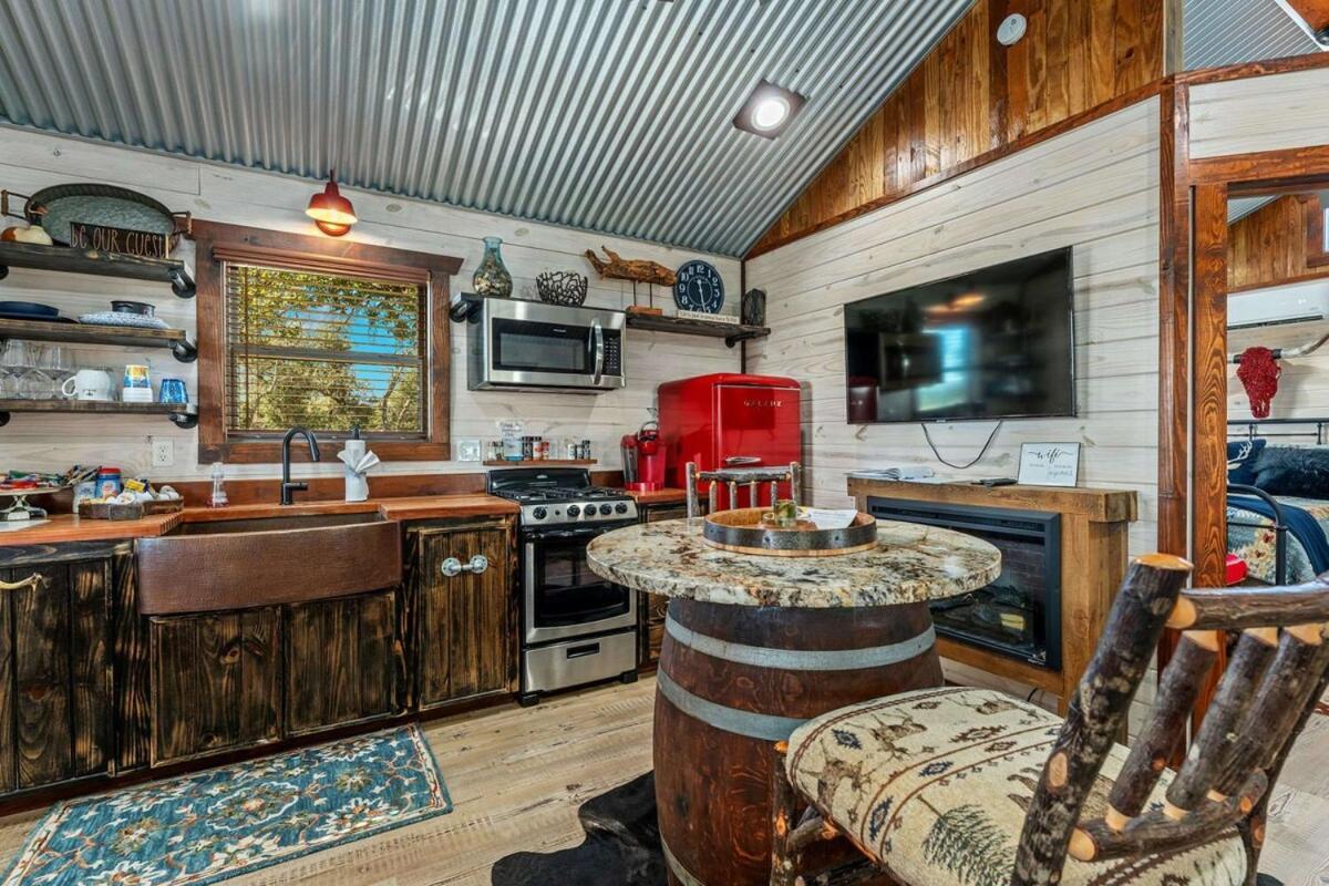 Rockin' R - Morning Star Cabin Фредериксберг Экстерьер фото