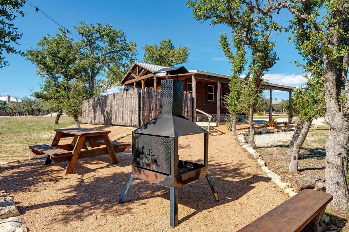 Rockin' R - Morning Star Cabin Фредериксберг Экстерьер фото